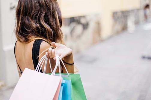 pic of woman shopping